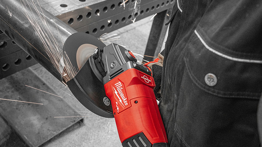 Test, avis et prix : Meuleuse angulaire sans fil Milwaukee M18  FLAG230XPDB-121C FUEL 230 mm